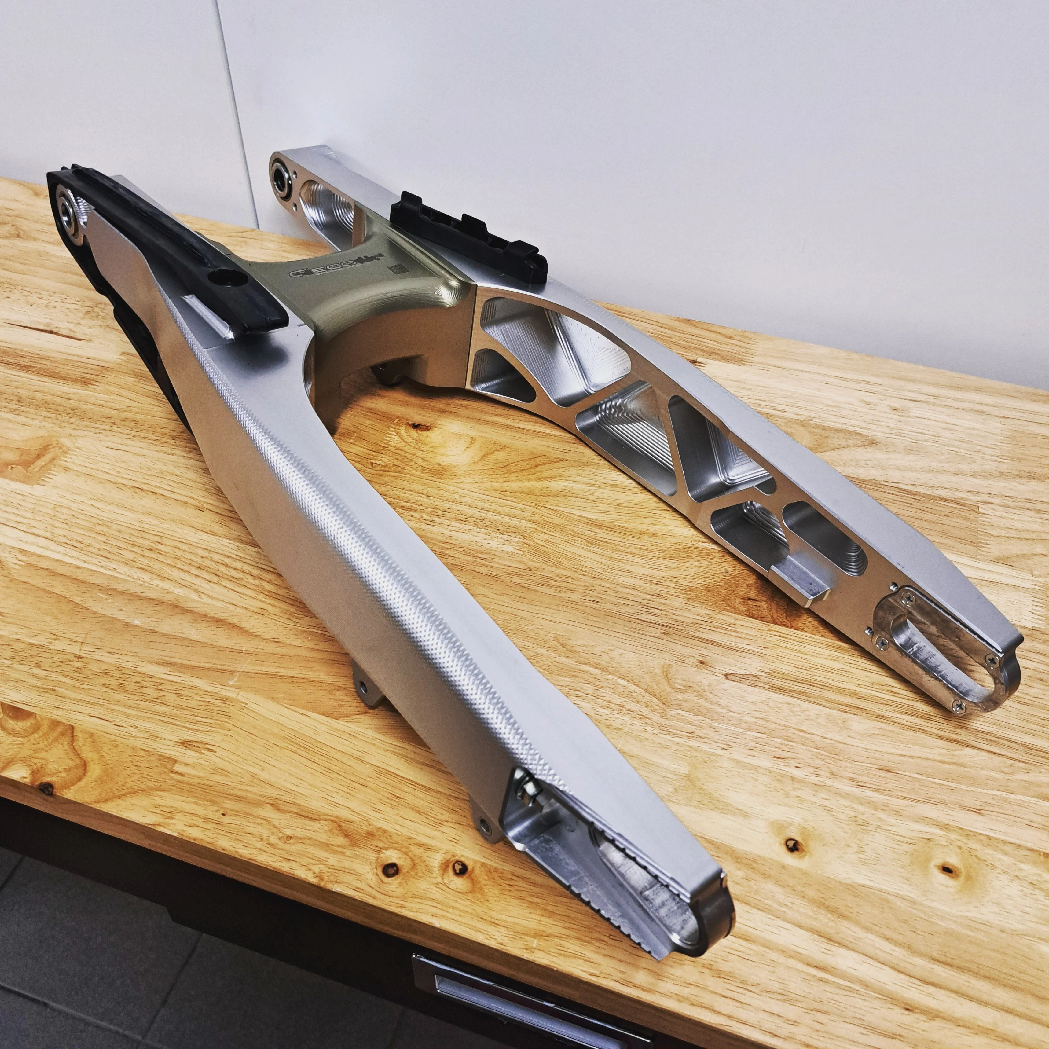 GECO specialparts: Supermoto swingarm